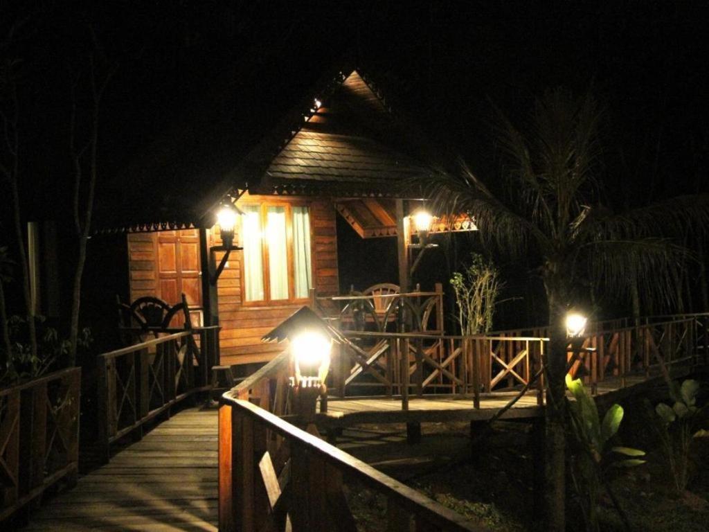 Burilamplai Resort Thung Yai Exterior photo