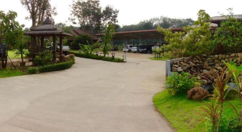Burilamplai Resort Thung Yai Exterior photo